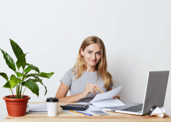 How Student Checking Accounts Differ from Regular Checking Accounts